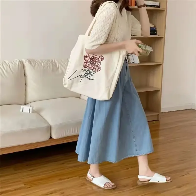 2025 Women Canvas Shoulder Bag Rose Printing Ladies Casual Handbag Tote Bag Large Capacity Cotton Reusable Shopping Beach Bag
2025 Women Canvas Shoulder Bag Rose Printing Ladies Casual Handbag Tote Bag Large Capacity Cotton Reusable Shopping Beach Bag