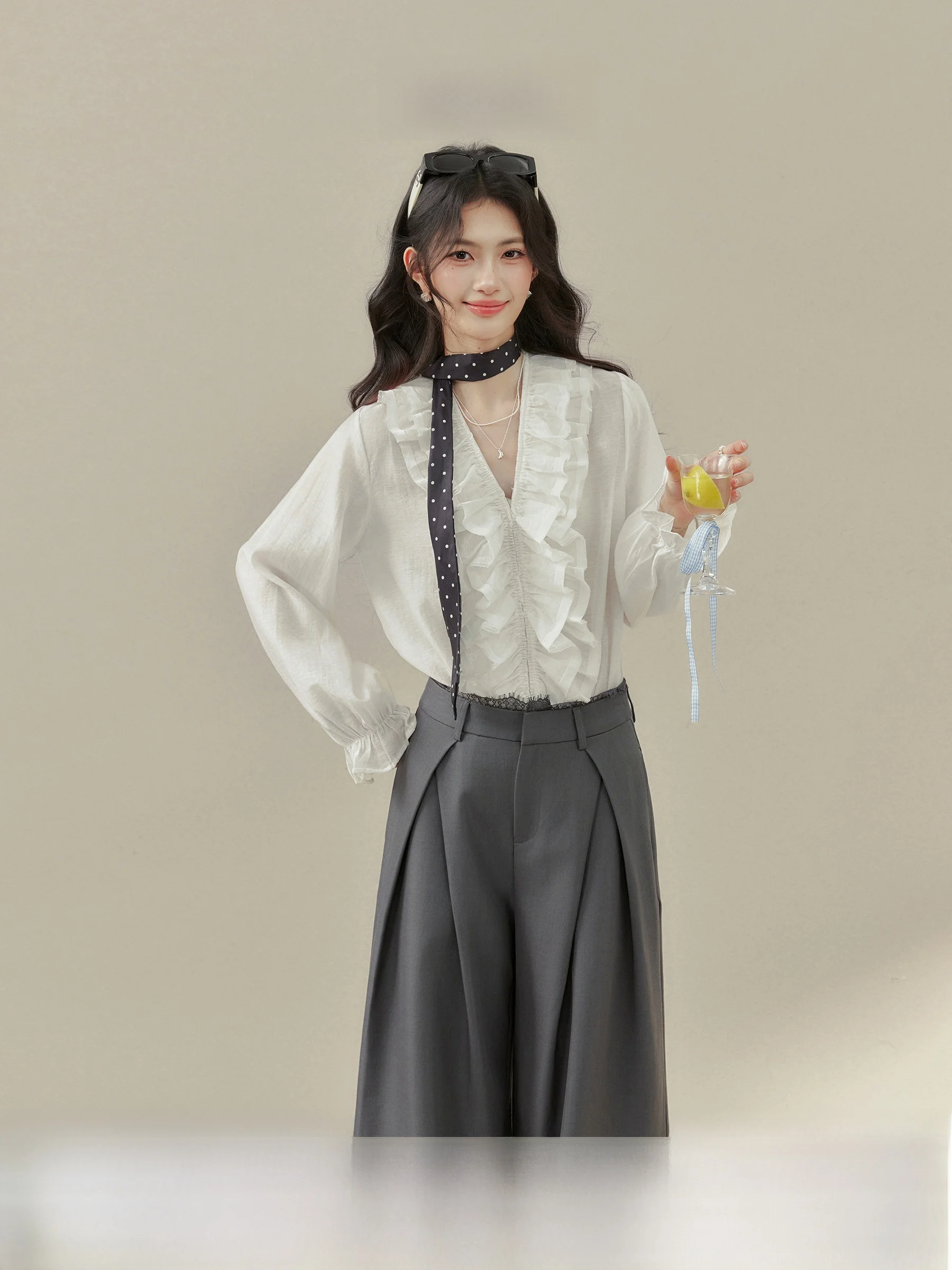 Elegant Loose Women's Shirt Inner Wear White V-neck with Wooden Detail Fashionable Ladies' Premium Shirt by Yang Xue
Elegant Loose Women's Shirt Inner Wear White V-neck with Wooden Detail Fashionable Ladies' Premium Shirt by Yang Xue