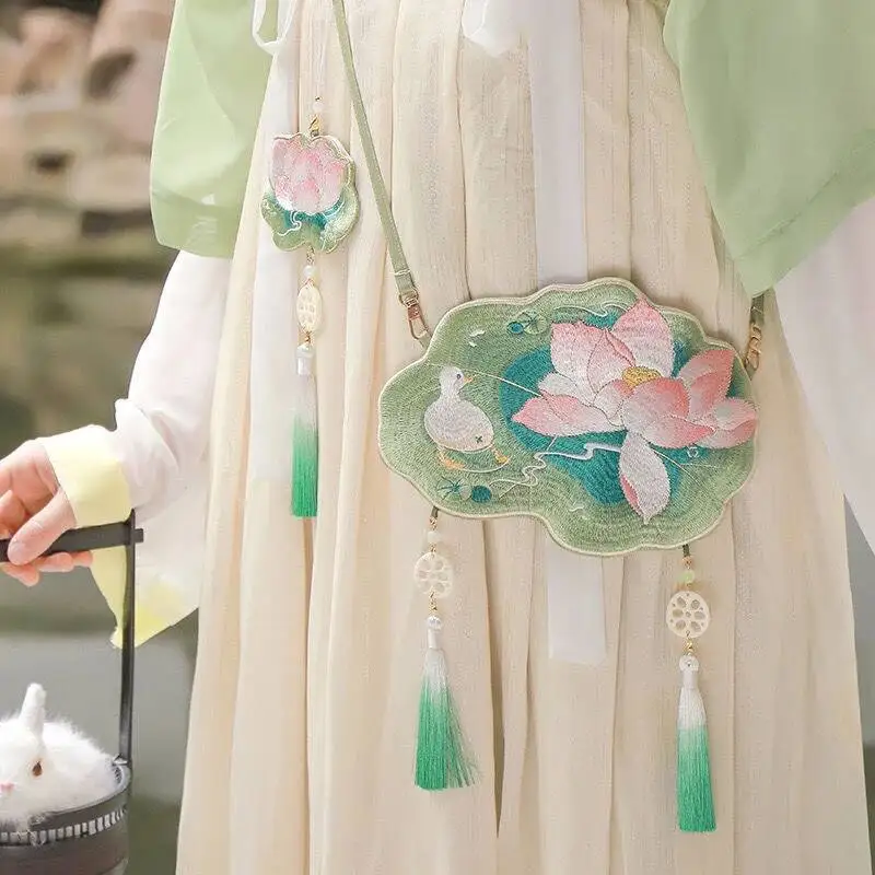 Viintage Chinese Hanfu Bag Ancient Style Messenger Bag Embroidery Lotus Accessories Bag Women Sweet Tassels Princess Bag Gifts
Viintage Chinese Hanfu Bag Ancient Style Messenger Bag Embroidery Lotus Accessories Bag Women Sweet Tassels Princess Bag Gifts