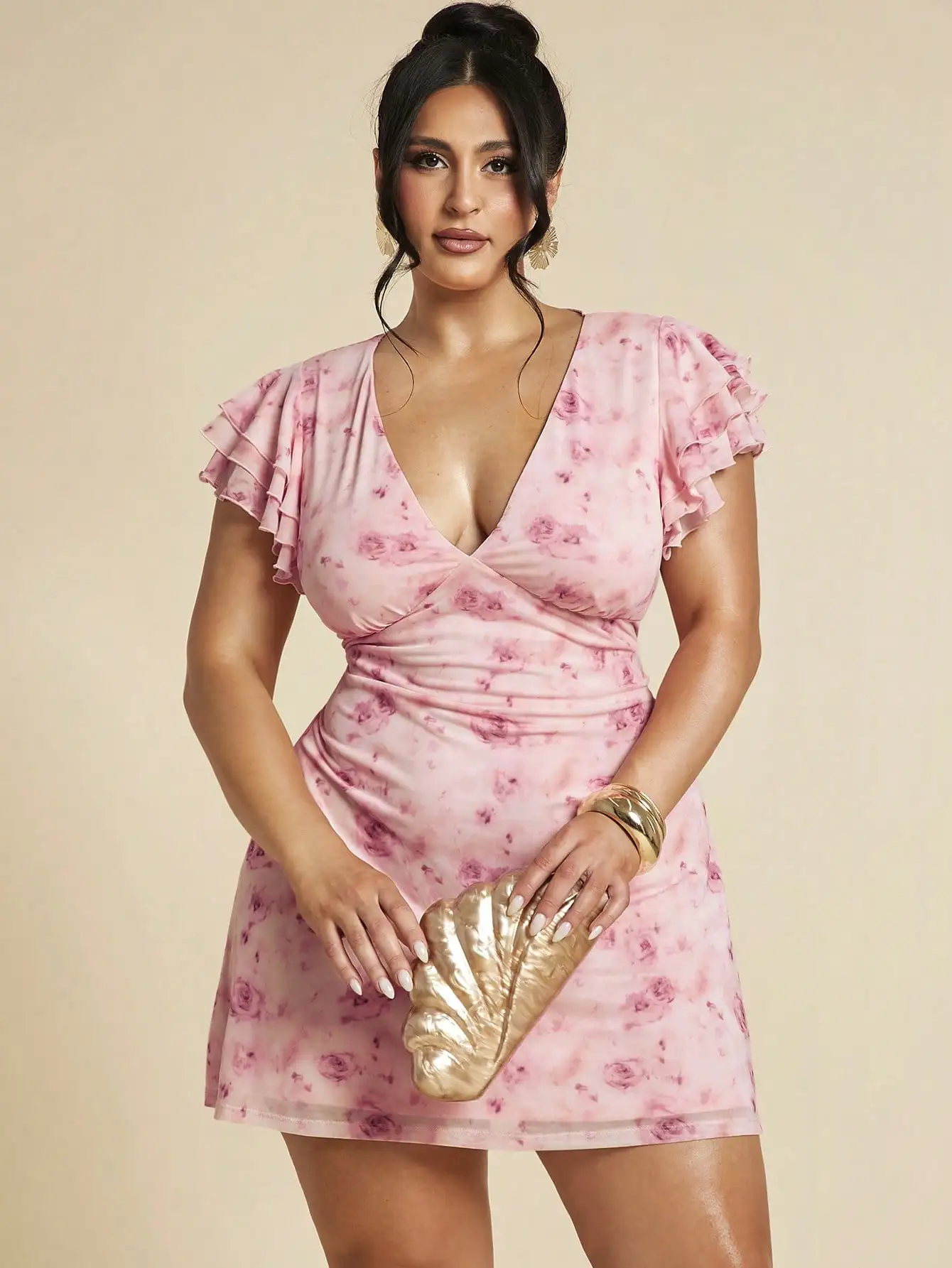 Plus Size Pink Floral Print V-Neck Ruffle Sleeve Mini Dress
Plus Size Pink Floral Print V-Neck Ruffle Sleeve Mini Dress