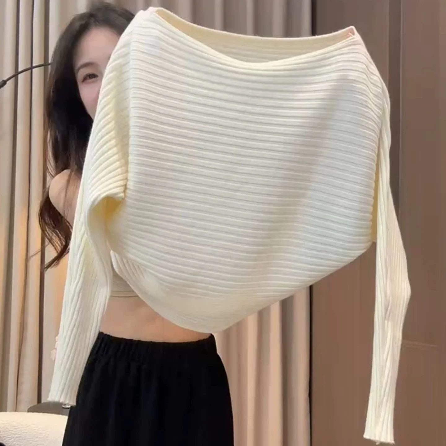 Shoulder Bared Knitted Short Sleeve T Shirt Women's Loose Fashionable Batwing Top Korean Style Commute Style Regular Fit
Shoulder Bared Knitted Short Sleeve T Shirt Women's Loose Fashionable Batwing Top Korean Style Commute Style Regular Fit