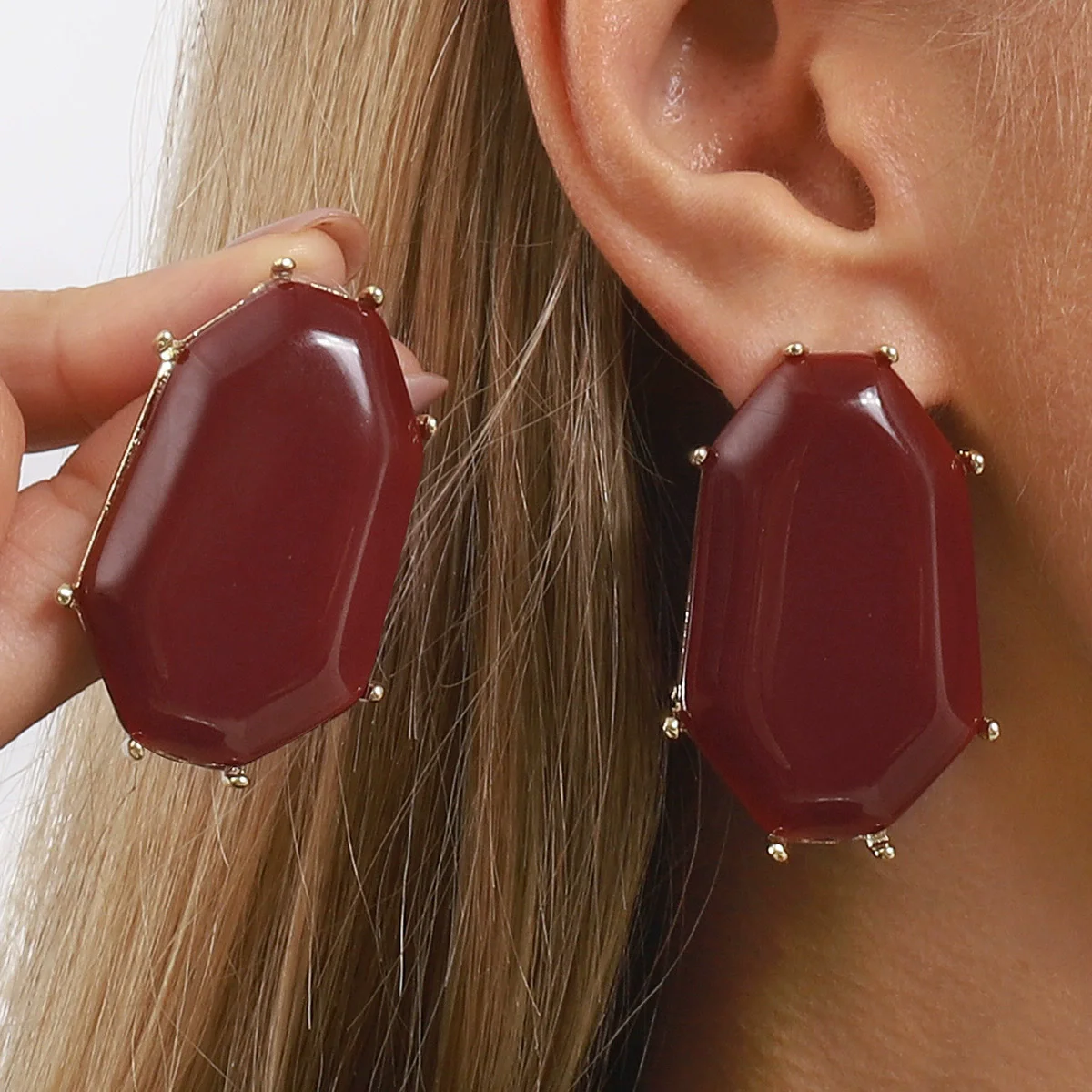 Kshmir Vintage Exaggerated Irregular Resin Earrings for Women European American Personality Unique Jewelry Party Accessory
Kshmir Vintage Exaggerated Irregular Resin Earrings for Women European American Personality Unique Jewelry Party Accessory