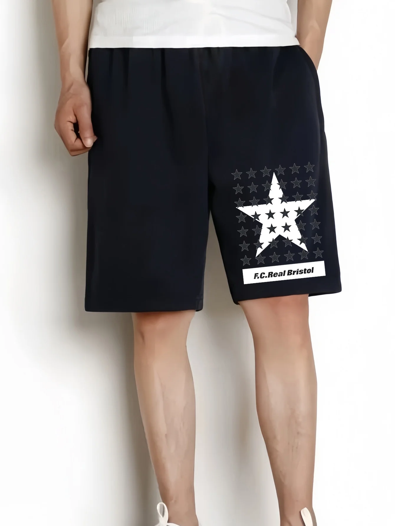 Мужские летние повседневные шорты с принтом звезд, свободного кроя, с эластичной талией и шнурком, подходят для активного отдыха и повседневной носки.
Мужские летние повседневные шорты с принтом звезд, свободного кроя, с эластичной талией и шнурком, подходят для активного отдыха и повседневной носки.