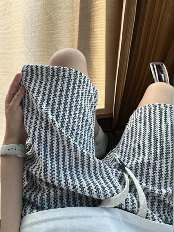 Casual Spor Men's ort Pants Striped Loose Fit Summer Outerwear Straight Leg Five-Point Pants Trendy Brand Youthful Energy
Casual Spor Men's ort Pants Striped Loose Fit Summer Outerwear Straight Leg Five-Point Pants Trendy Brand Youthful Energy