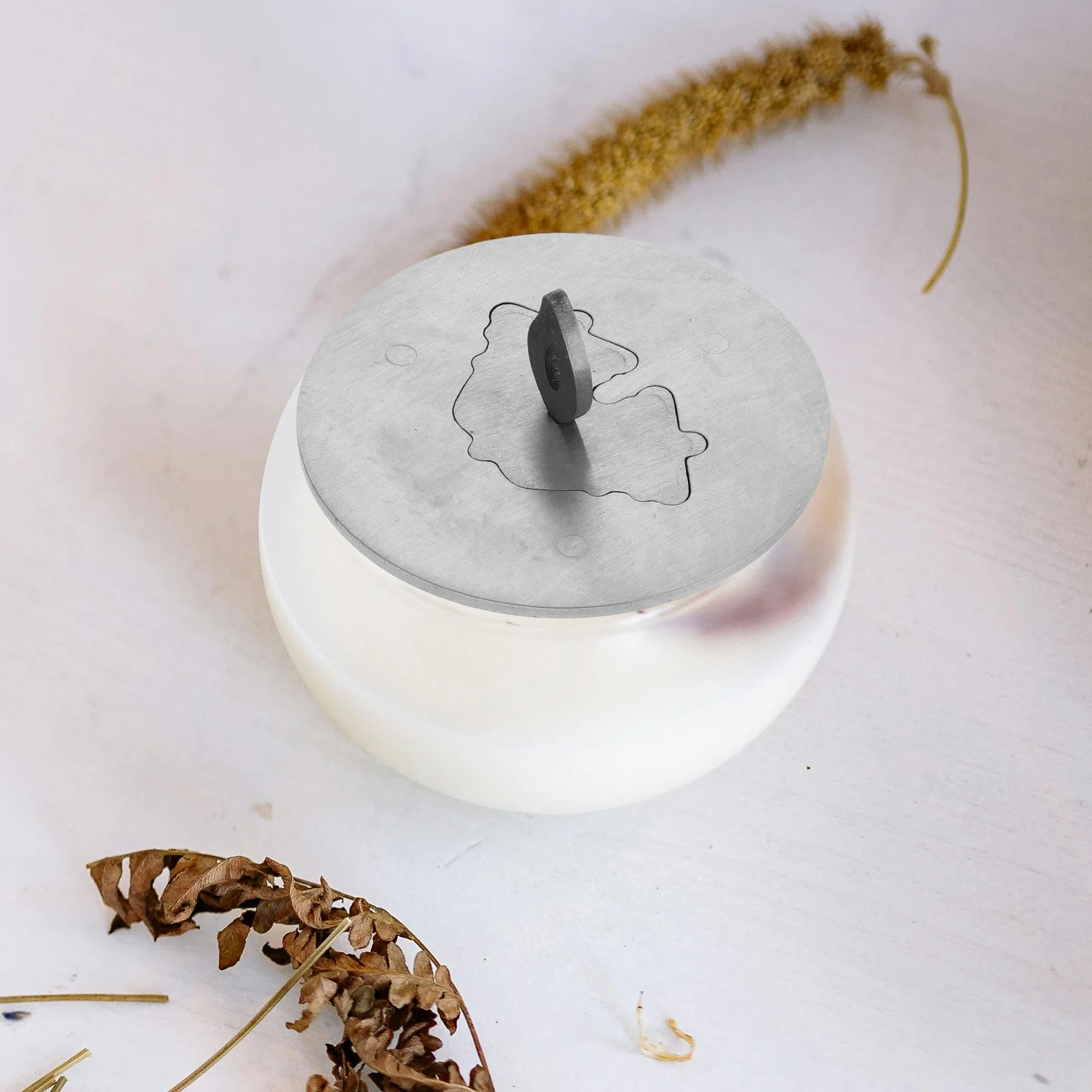 Premium Snuffer Metal Windproof Cover for Scented Jar Candles Long Handle Flame Out Tool Home Kitchen Living Room Decor
Premium Snuffer Metal Windproof Cover for Scented Jar Candles Long Handle Flame Out Tool Home Kitchen Living Room Decor