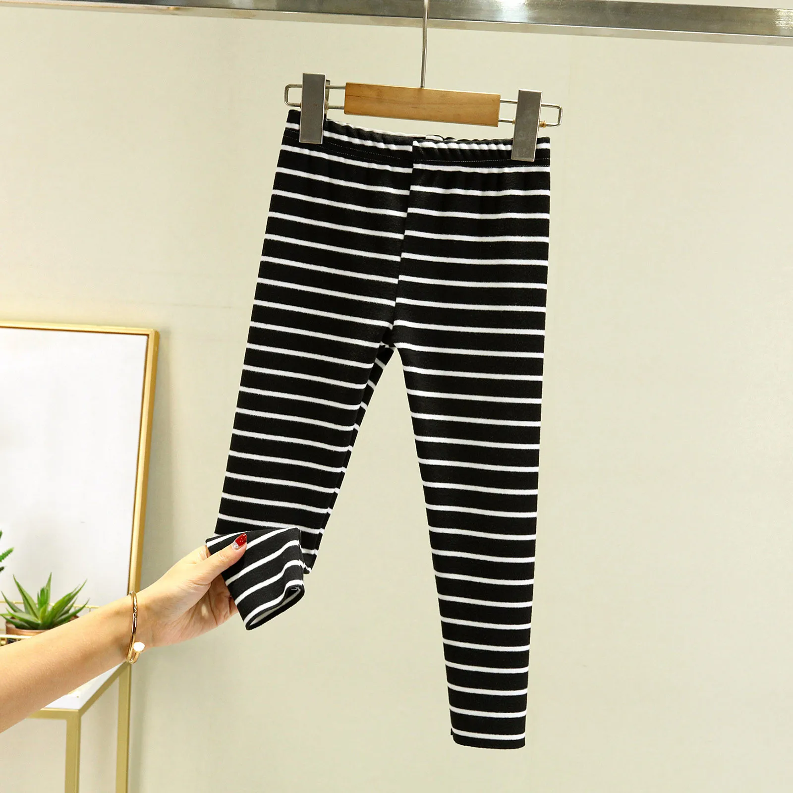 2-7T Colorful Girls Lamb Fleece Leggings Pants Striped Pencil Pants Baby Trousers Toddler Skinny Pants For Kids Winter Autumn
2-7T Colorful Girls Lamb Fleece Leggings Pants Striped Pencil Pants Baby Trousers Toddler Skinny Pants For Kids Winter Autumn