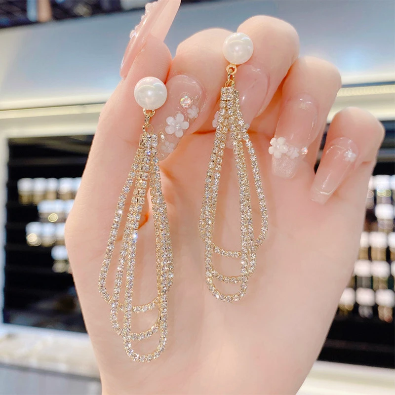 Unique Rhinestone Multi-layer Tassel Pearl Stud Earrings for Women New Fashion Elegant Temperament Ladies Wedding Party Jewelry
Unique Rhinestone Multi-layer Tassel Pearl Stud Earrings for Women New Fashion Elegant Temperament Ladies Wedding Party Jewelry