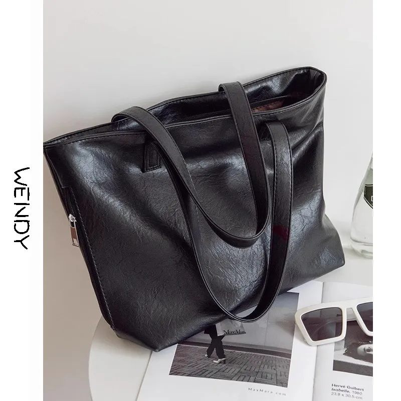 Trendy Soft Leather Tote Bag Women's Large Capacity Shopping Bag Single Shoulder Commuter Bag Casual Youth Fashionable Bag
Trendy Soft Leather Tote Bag Women's Large Capacity Shopping Bag Single Shoulder Commuter Bag Casual Youth Fashionable Bag