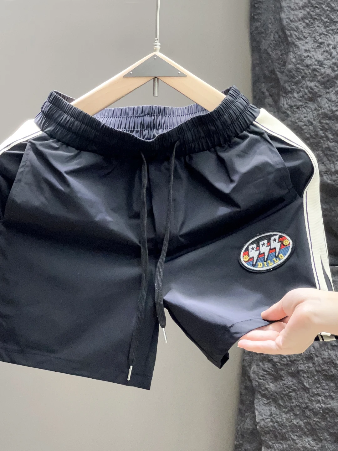 Высококачественные быстросохнущие мужские легкие повседневные спортивные брюки прямого кроя для активного отдыха, летние шорты длиной три четверти
Высококачественные быстросохнущие мужские легкие повседневные спортивные брюки прямого кроя для активного отдыха, летние шорты длиной три четверти