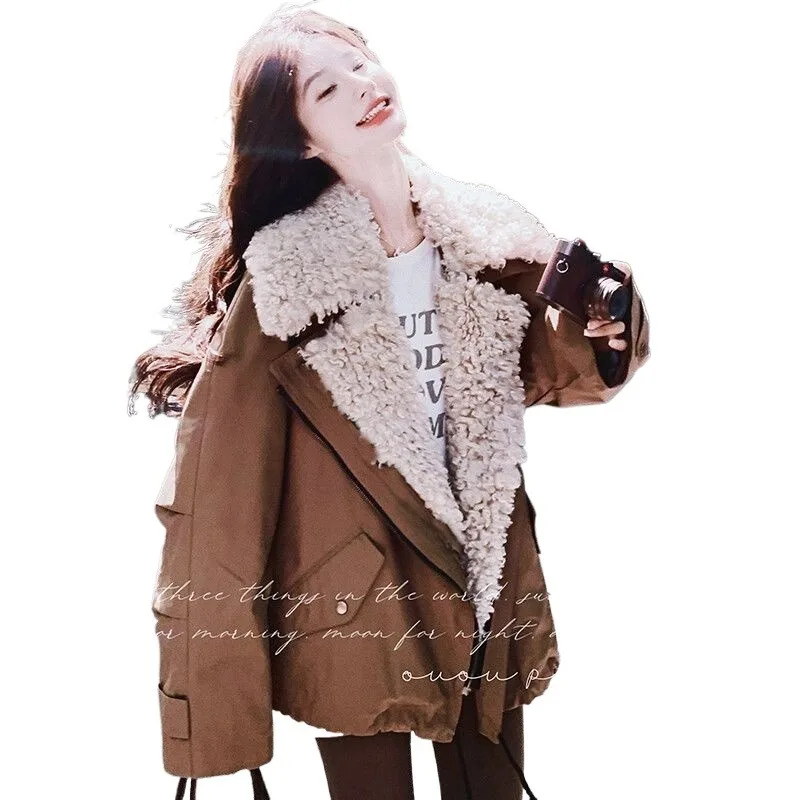 Coffee Plush Splicing Large Lapel Jacket Cotton-padded Jacket New Winter Fur Integrated Lamb Wool Parker Cotton-padded Jacket
Coffee Plush Splicing Large Lapel Jacket Cotton-padded Jacket New Winter Fur Integrated Lamb Wool Parker Cotton-padded Jacket