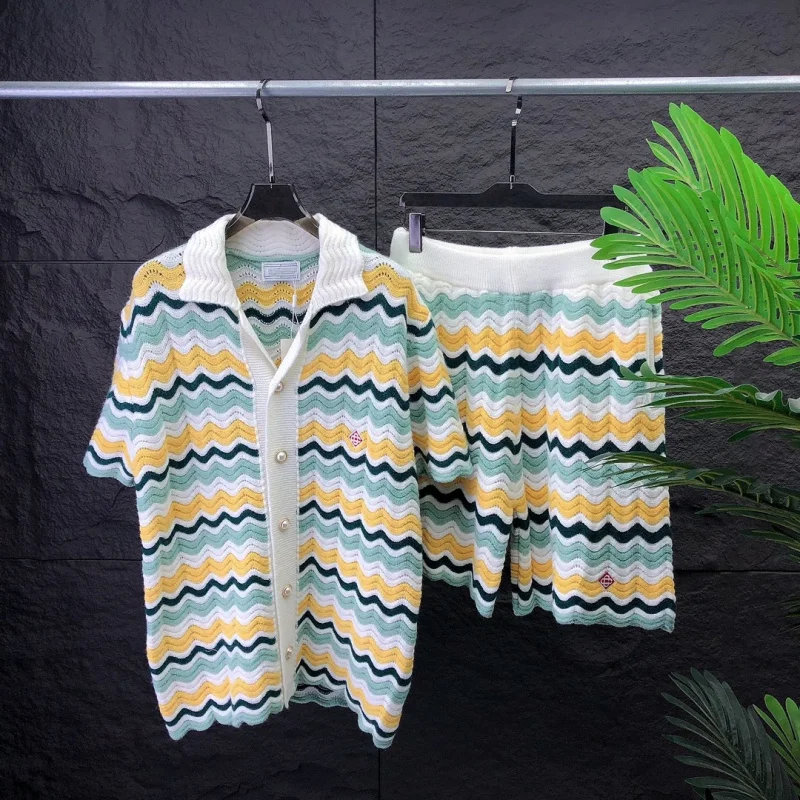 Trendy New Short Sleeve Knitted Wool Shirt Jacquard Wave Pattern Unisex In Stock New European Style
Trendy New Short Sleeve Knitted Wool Shirt Jacquard Wave Pattern Unisex In Stock New European Style