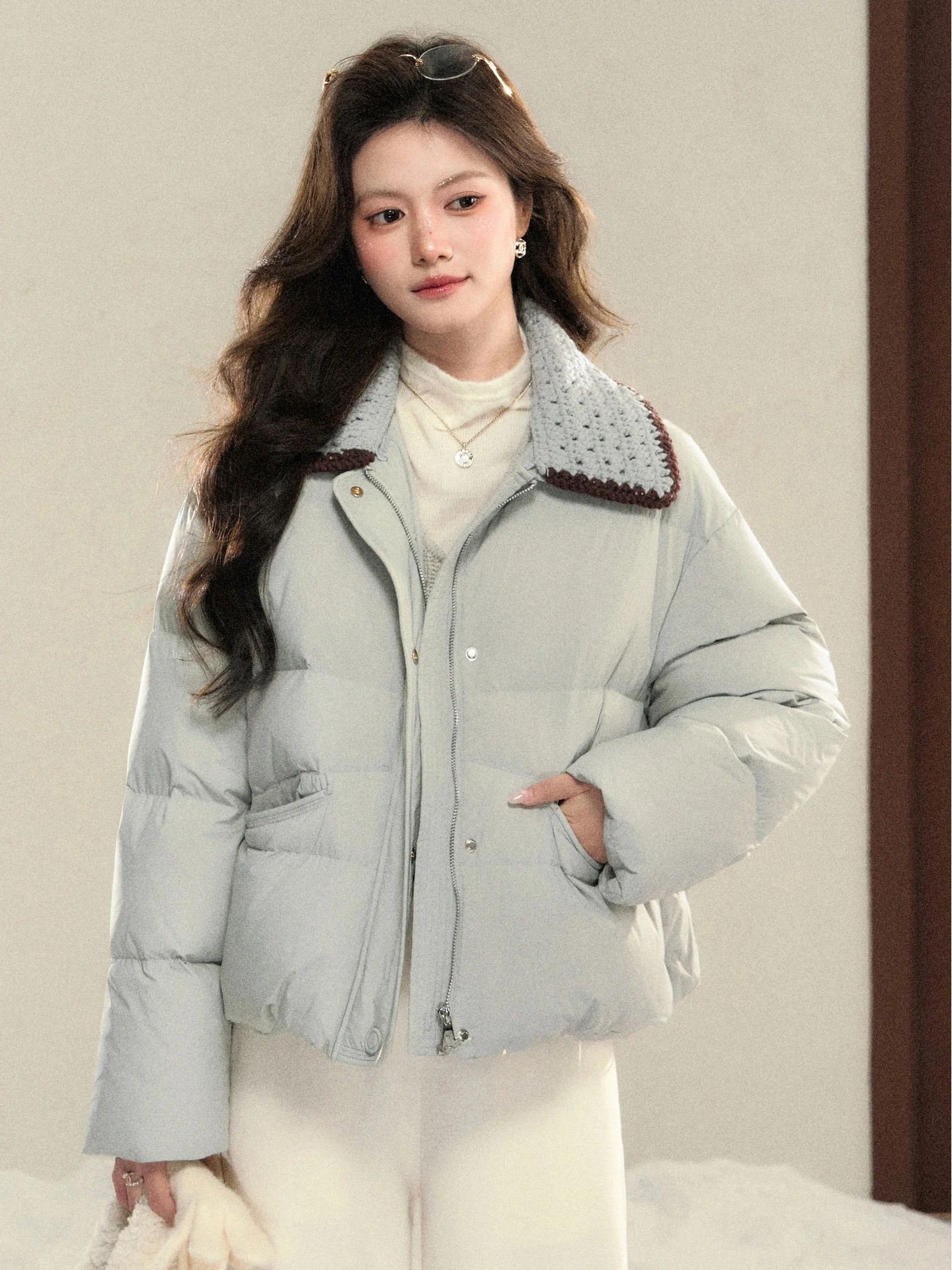 Синяя женская зимняя легкая теплая куртка из пуха Deer South Sea Estate 90 White Du Feather, повседневная, новая модель
Синяя женская зимняя легкая теплая куртка из пуха Deer South Sea Estate 90 White Du Feather, повседневная, новая модель