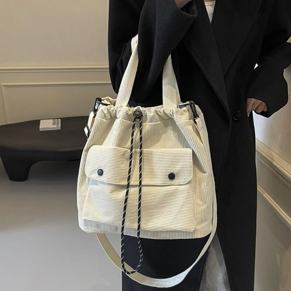 Large Capacity Nylon Drawstring Shoulder Bag Korean Style Casual Oxford Cloth Crossbody Bag Solid Color Lightweight Handbag
Large Capacity Nylon Drawstring Shoulder Bag Korean Style Casual Oxford Cloth Crossbody Bag Solid Color Lightweight Handbag