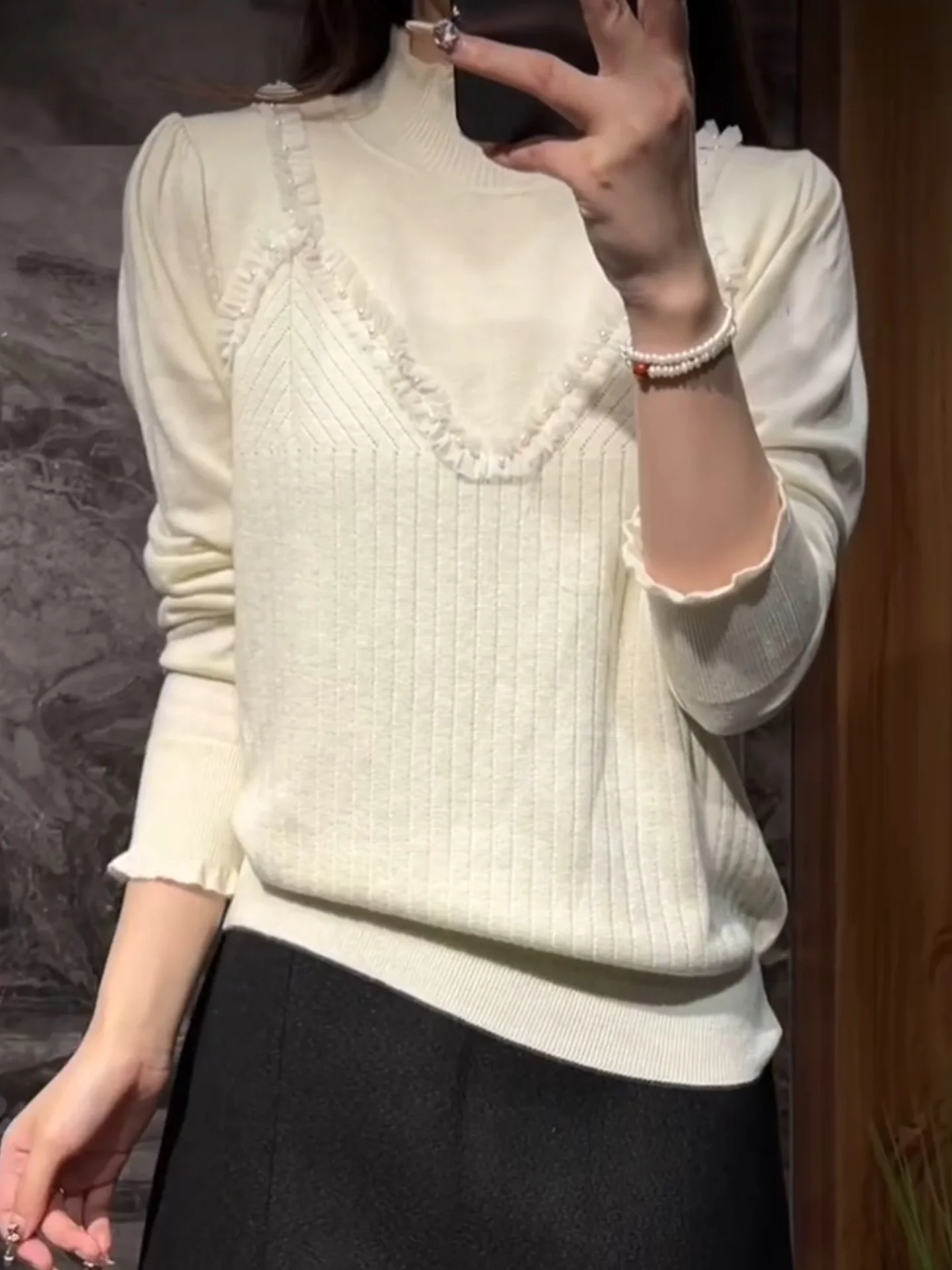 Нежный корейский вязаный топ с высоким воротником и имитацией двойки, женская белая облегающая кофта
Нежный корейский вязаный топ с высоким воротником и имитацией двойки, женская белая облегающая кофта