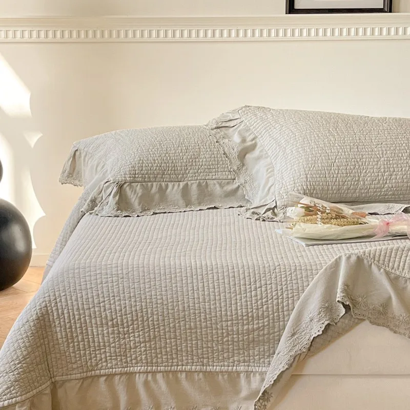 Close-Stitch Quilted Bedspread Set - 100% Cotton Sand-Washed Soft 3pcs Quilt Set - Solid Color Thickened Sheet with Lace Trim
Close-Stitch Quilted Bedspread Set - 100% Cotton Sand-Washed Soft 3pcs Quilt Set - Solid Color Thickened Sheet with Lace Trim