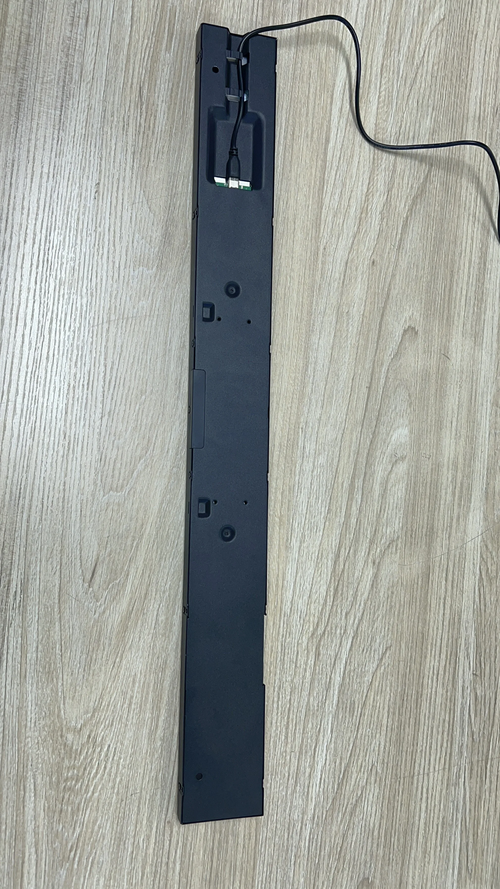 23.1 Inch Indoor Ultra-Wide LCD Screen Digital Shelf Advertising Display with Stretch Bar Mount for Indoor Use