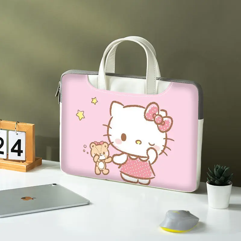 Сумка для ноутбука в стиле аниме Sanrio Hello Kitty, милый большой вместительный органайзер для планшета, мультяшная сумка, чехол для ноутбука 12 дюймов, 13 дюймов, 14 дюймов, 16 дюймов, 17 15 дюймов
Сумка для ноутбука в стиле аниме Sanrio Hello Kitty, милый большой вместительный органайзер для планшета, мультяшная сумка, чехол для ноутбука 12 дюймов, 13 дюймов, 14 дюймов, 16 дюймов, 17 15 дюймов