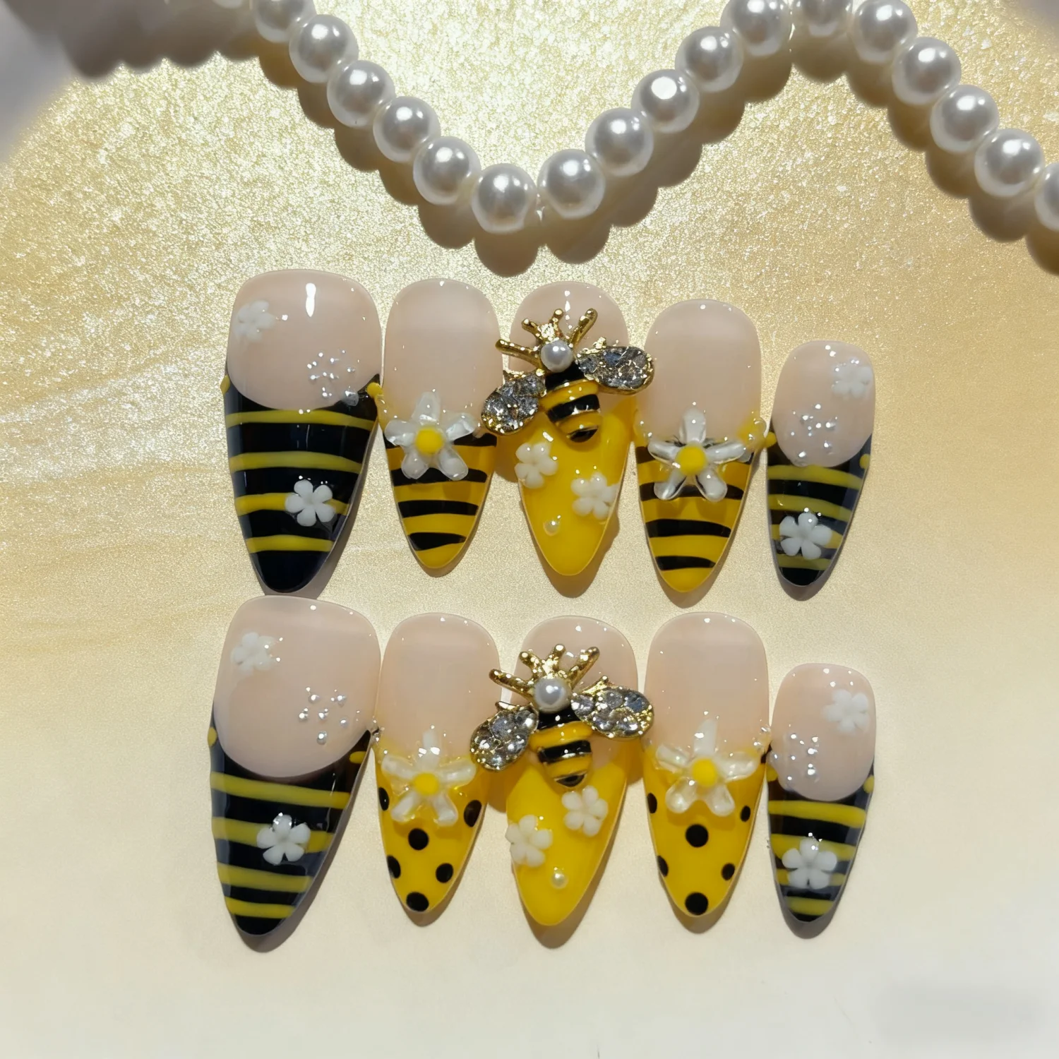 10pcs Yellow Handmade Fake Nail Tips with Stripe French Shiny Big Bee Designs Press On Nails Long Almond Cute False Nails
10pcs Yellow Handmade Fake Nail Tips with Stripe French Shiny Big Bee Designs Press On Nails Long Almond Cute False Nails