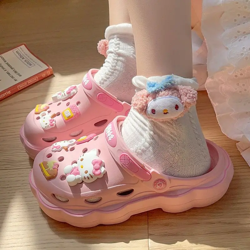 Милые шлепанцы Sanrio Hello Kitty Kuromi Cinnamoroll, летние модные сандалии Y2K, обувь на плоской подошве, удлиняющие шлепанцы, подарок для девочек
Милые шлепанцы Sanrio Hello Kitty Kuromi Cinnamoroll, летние модные сандалии Y2K, обувь на плоской подошве, удлиняющие шлепанцы, подарок для девочек