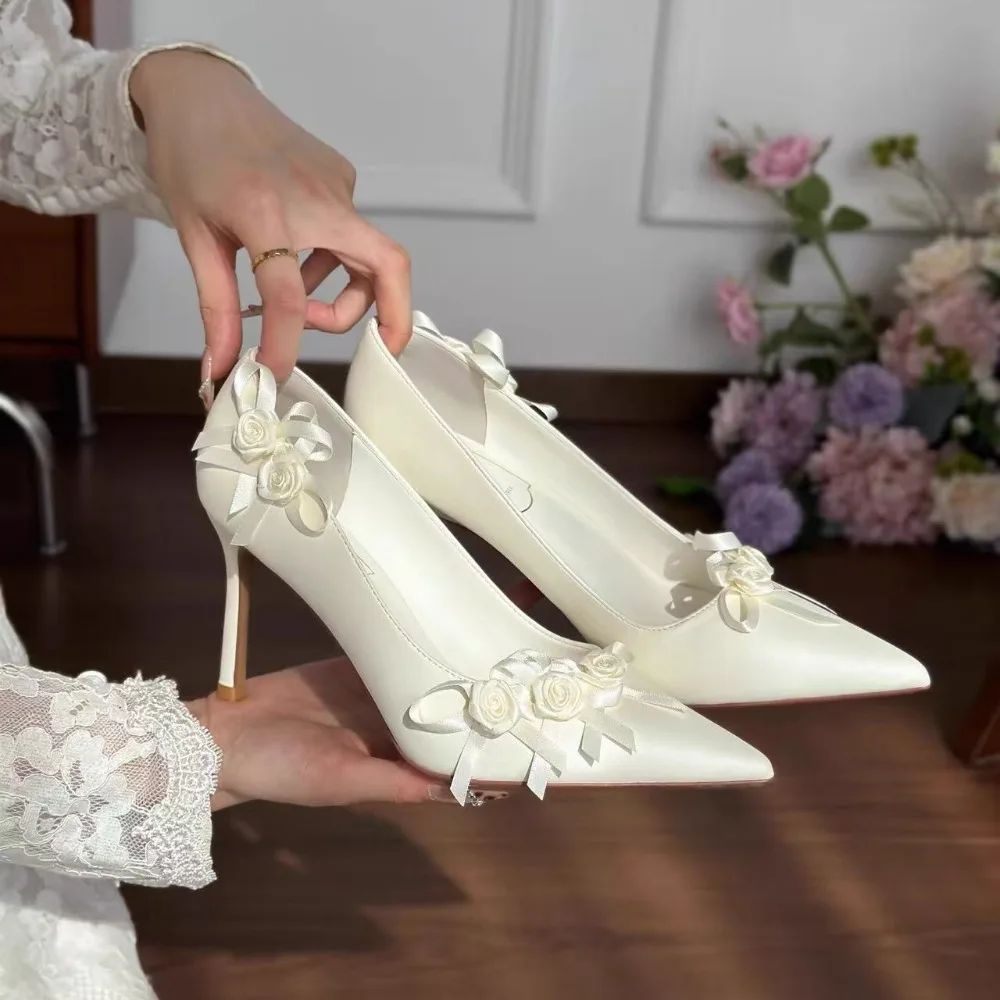 Роскошные новые белые свадебные туфли, женские новые свадебные туфли, свадебные цветы, туфли-лодочки на высоком французском каблуке, модельные туфли
Роскошные новые белые свадебные туфли, женские новые свадебные туфли, свадебные цветы, туфли-лодочки на высоком французском каблуке, модельные туфли