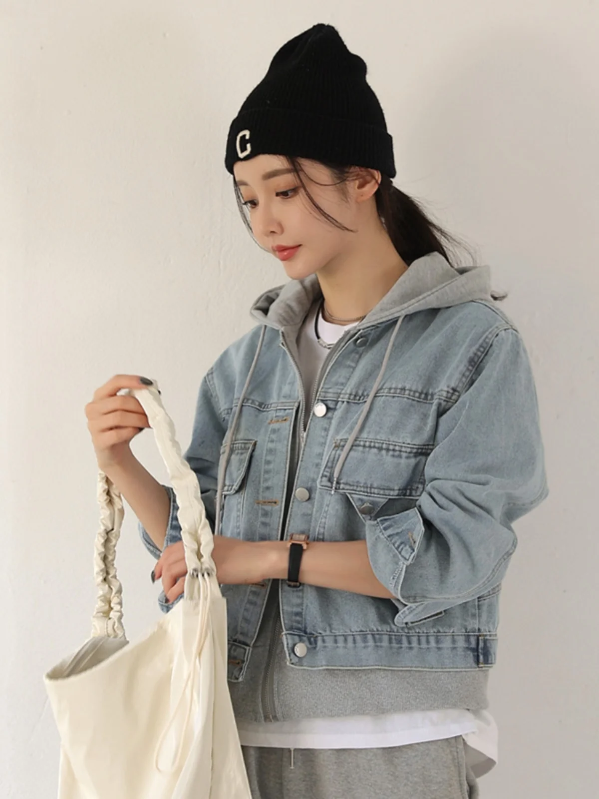 Casual Loose Women's Denim Jacket Spring 2025 New Style Hoodie Outerwear Trendy Single Piece Long Sleeve Button Closure
Casual Loose Women's Denim Jacket Spring 2025 New Style Hoodie Outerwear Trendy Single Piece Long Sleeve Button Closure