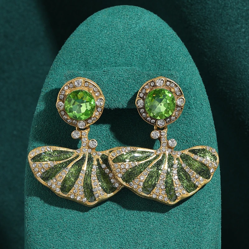 Vintage Green Crystal Earrings Drop Antique Gold Plated Fishtail Rhinestone Jewelry Retro Unique Brand Women Accessories Party
Vintage Green Crystal Earrings Drop Antique Gold Plated Fishtail Rhinestone Jewelry Retro Unique Brand Women Accessories Party