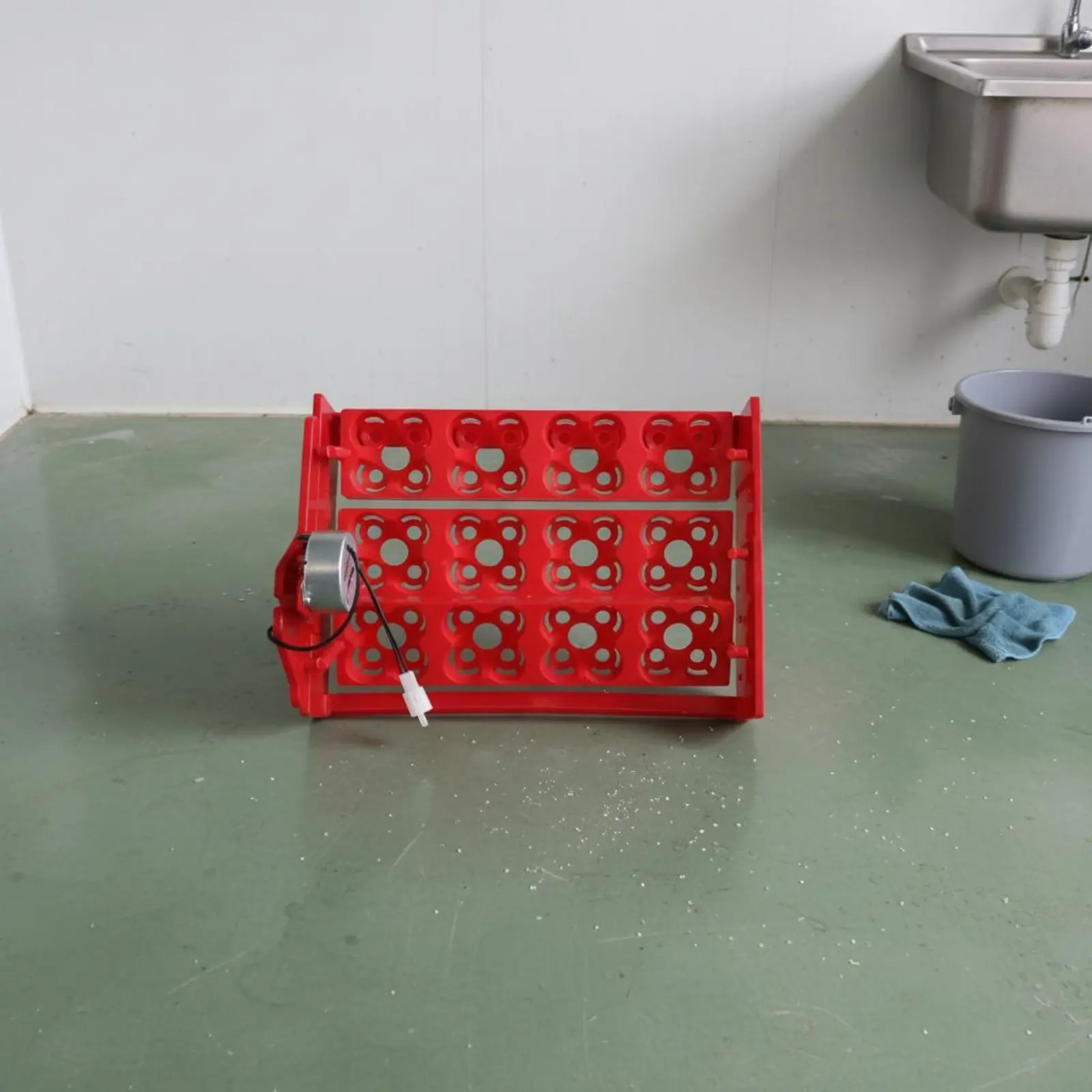 Hatching Single-Unit Ovum Tray with Engine Low Noise Automatic Ovum Turner Tray Avian Supply Breathable Design Portable
Hatching Single-Unit Ovum Tray with Engine Low Noise Automatic Ovum Turner Tray Avian Supply Breathable Design Portable