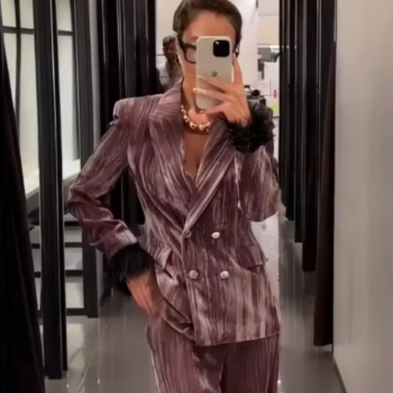 Dusty Pink Crinkle Velvet Blazer Decorative Feather Trim Cuff Oversized Women Evening Party Suit Jacket Outerwear 260602
Dusty Pink Crinkle Velvet Blazer Decorative Feather Trim Cuff Oversized Women Evening Party Suit Jacket Outerwear 260602