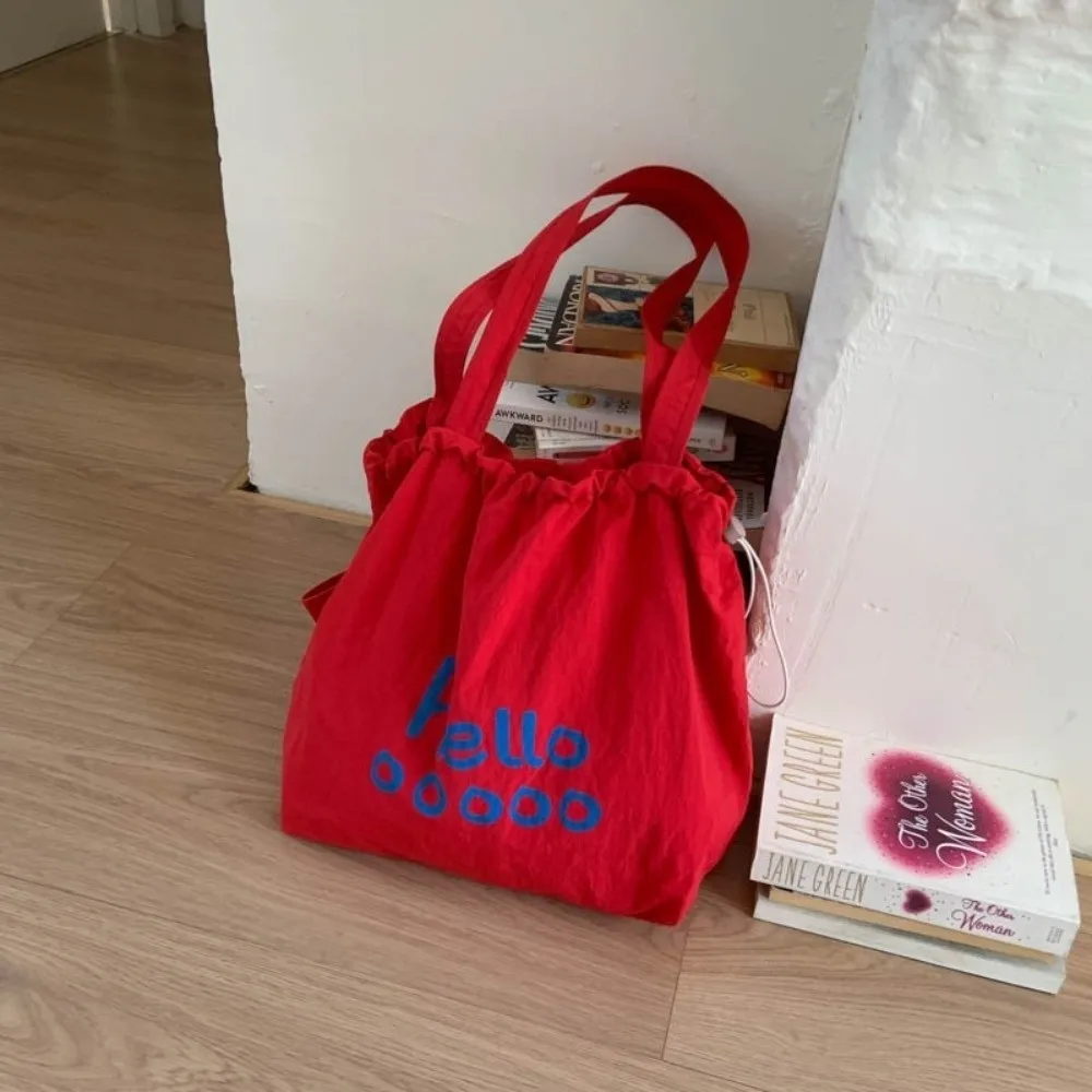 Простые однотонные сумки на шнурке, легкая большая вместительная сумка через плечо с надписью, повседневные нейлоновые сумки-тоут для женщин
Простые однотонные сумки на шнурке, легкая большая вместительная сумка через плечо с надписью, повседневные нейлоновые сумки-тоут для женщин