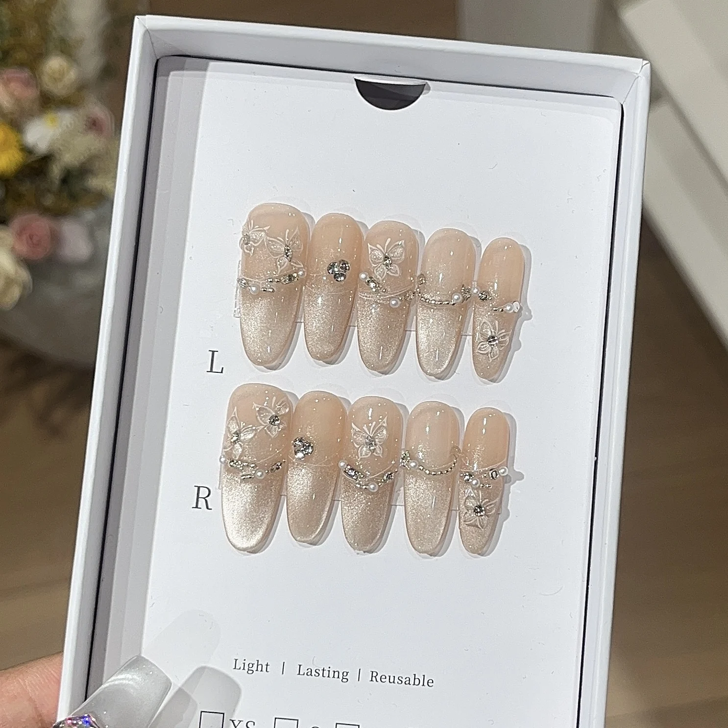 10Pcs Shiny Cat Eye Fake Nails Pink French Press On Nails Lines Pearl Priness Handmade False Nail Tips Butterfly &Flower Design
10Pcs Shiny Cat Eye Fake Nails Pink French Press On Nails Lines Pearl Priness Handmade False Nail Tips Butterfly &Flower Design