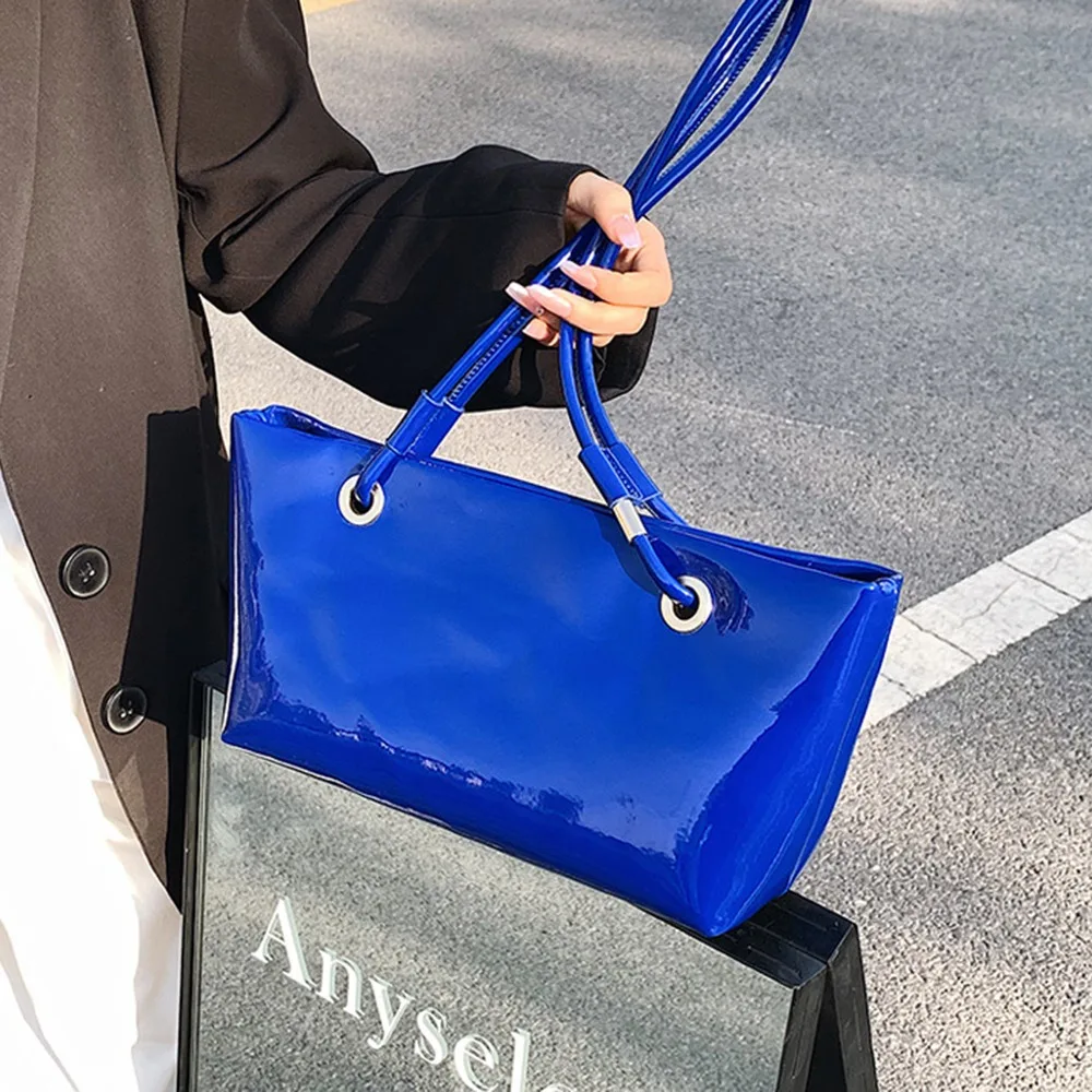 Elegant Patent Leather Shoulder Bag Large Capacity Sweet Korean Style Underarm Bag Smooth Solid Color Commuting Tote Bag
Elegant Patent Leather Shoulder Bag Large Capacity Sweet Korean Style Underarm Bag Smooth Solid Color Commuting Tote Bag