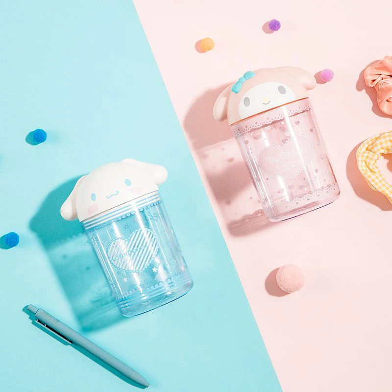 Cinnamoroll Anime Kawaii Sanrio Hair Accessories Desktop Storage Bucket Cute My Melody Cartoon Clutter Organizing Girls Toys
Cinnamoroll Anime Kawaii Sanrio Hair Accessories Desktop Storage Bucket Cute My Melody Cartoon Clutter Organizing Girls Toys