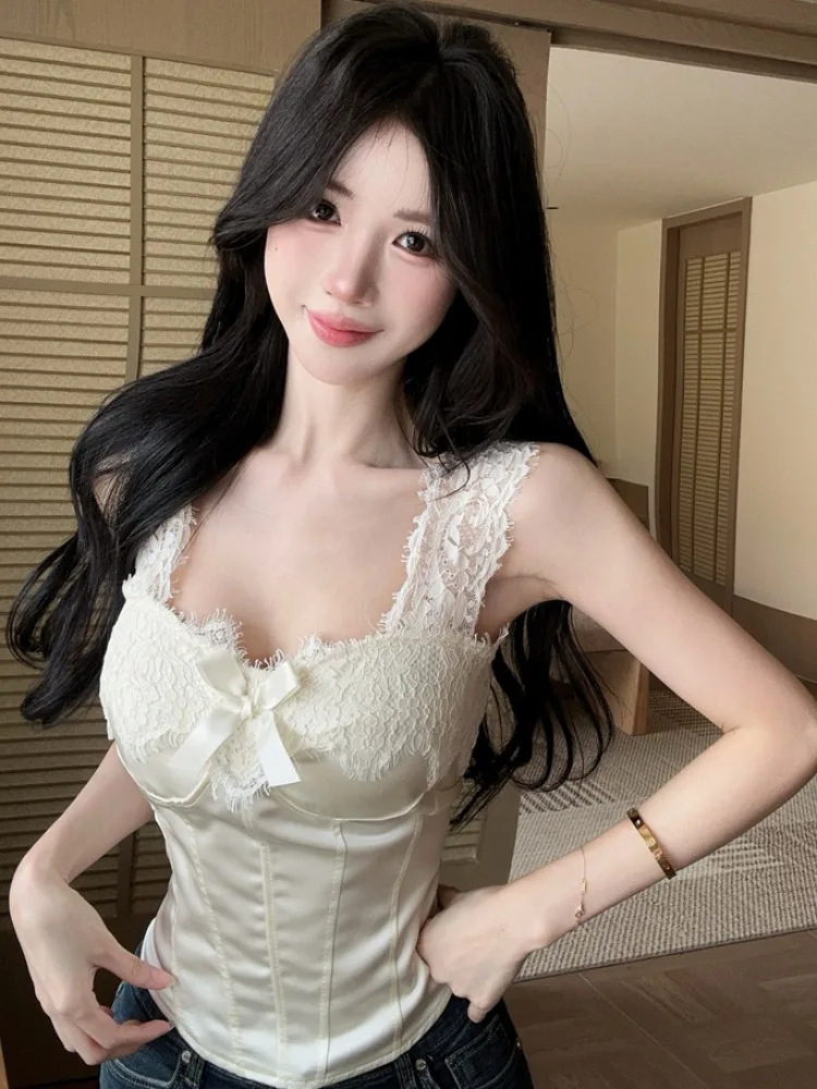 Sexy Lace Fishbone Bralette Tank Top with Chest Pad Summer New Fashionable Versatile Outerwear Strap Vest Short Shirt
Sexy Lace Fishbone Bralette Tank Top with Chest Pad Summer New Fashionable Versatile Outerwear Strap Vest Short Shirt