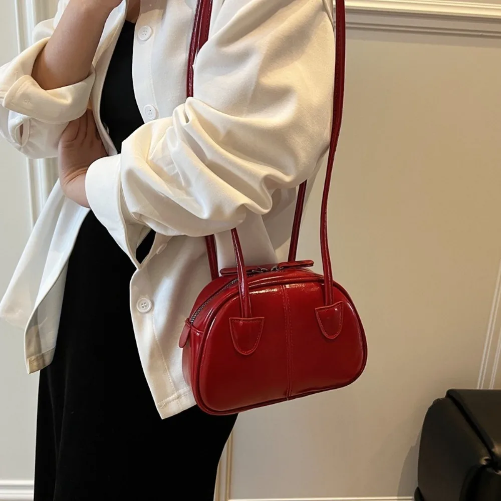 Simple Y2K PU Bowling Bag Korean Style PU Leather Shoulder Bag Underarm Bag Large Capacity Women Handbag Girls
Simple Y2K PU Bowling Bag Korean Style PU Leather Shoulder Bag Underarm Bag Large Capacity Women Handbag Girls