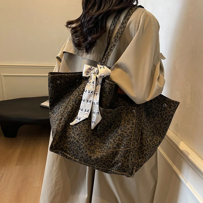 Retro popular bag, women's fashion shoulder bag, large capacity lazy style leopard print tote bag
Retro popular bag, women's fashion shoulder bag, large capacity lazy style leopard print tote bag