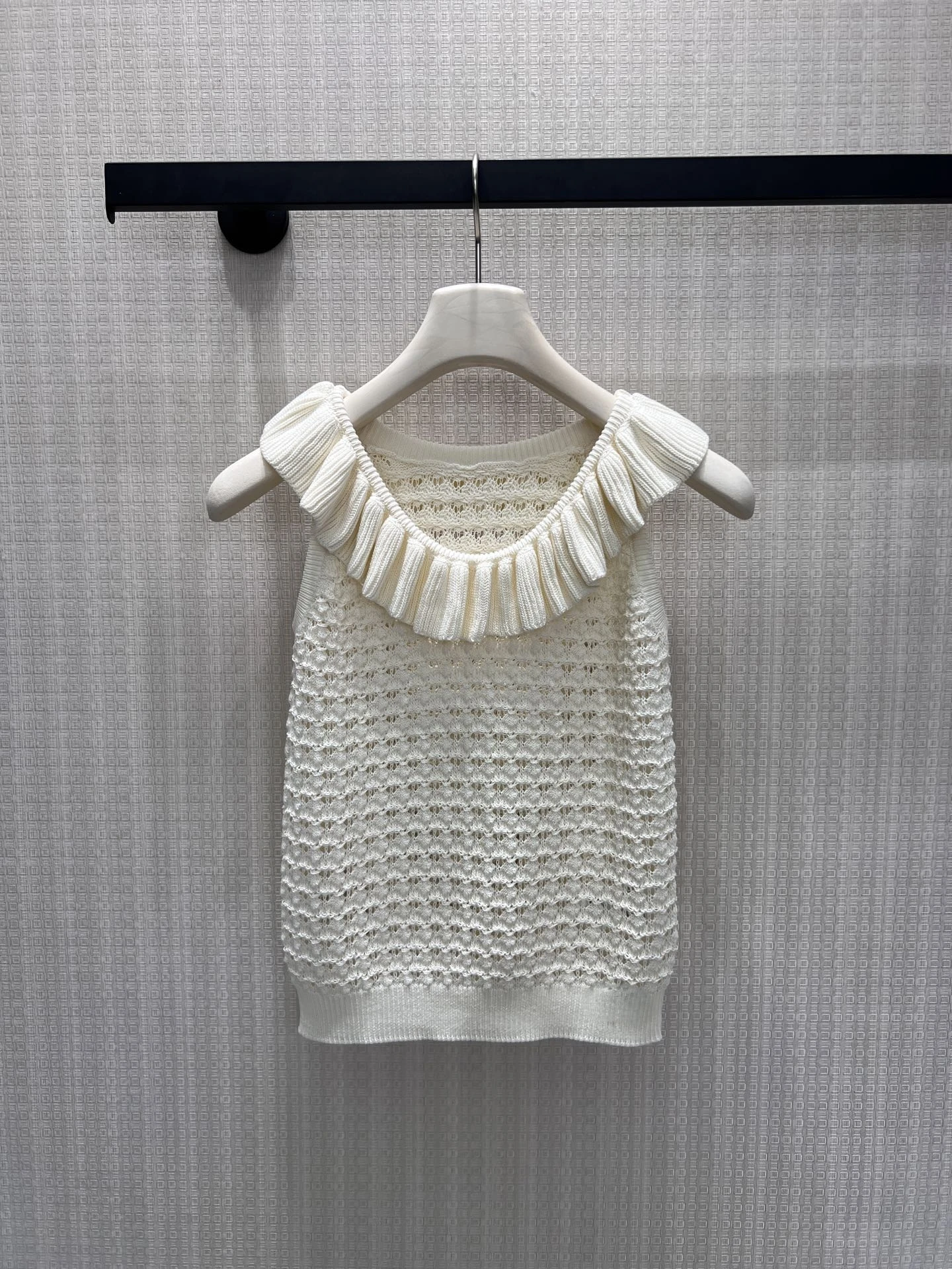Women's Knitted Vest round Neck Sleeveless Hollow out Diamond Pattern Puffy Hemline Casual Summer Top Fashion Commute Style
Women's Knitted Vest round Neck Sleeveless Hollow out Diamond Pattern Puffy Hemline Casual Summer Top Fashion Commute Style