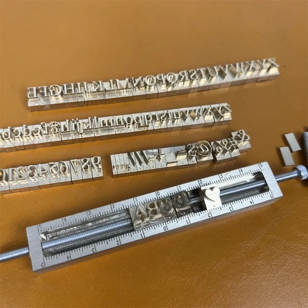 Новые римские латунные буквы с ЧПУ-гравировкой и горячим тиснением фольгой, высота 6 мм
Новые римские латунные буквы с ЧПУ-гравировкой и горячим тиснением фольгой, высота 6 мм