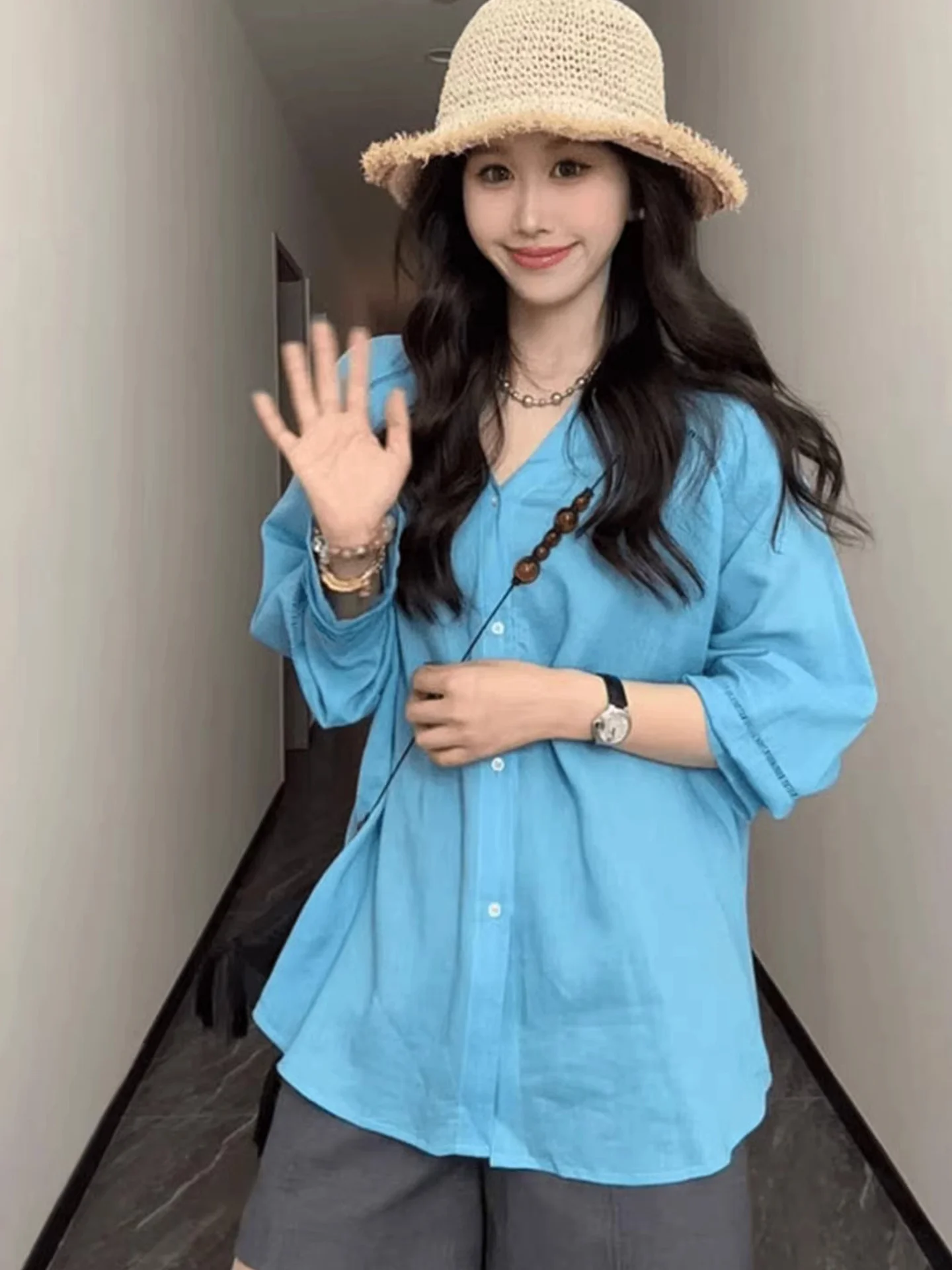 Unique Pure Color Loose Casual V-Ne irt Summer 2025 Women's Long Sve irt Lazy Feel Top Versatile White Enhancing
Unique Pure Color Loose Casual V-Ne irt Summer 2025 Women's Long Sve irt Lazy Feel Top Versatile White Enhancing