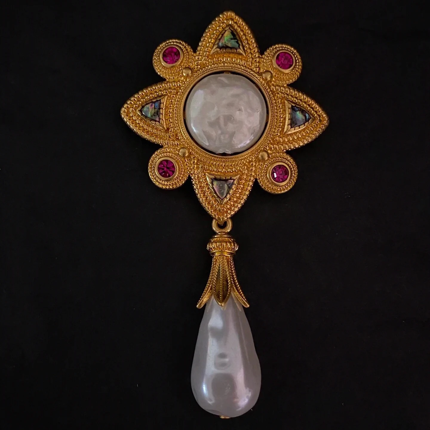 Europe America Brass Plated Gold Natural Baroque Pearl Retro Elegant Brooch Women Top Quality Vintage Jewelry
Europe America Brass Plated Gold Natural Baroque Pearl Retro Elegant Brooch Women Top Quality Vintage Jewelry