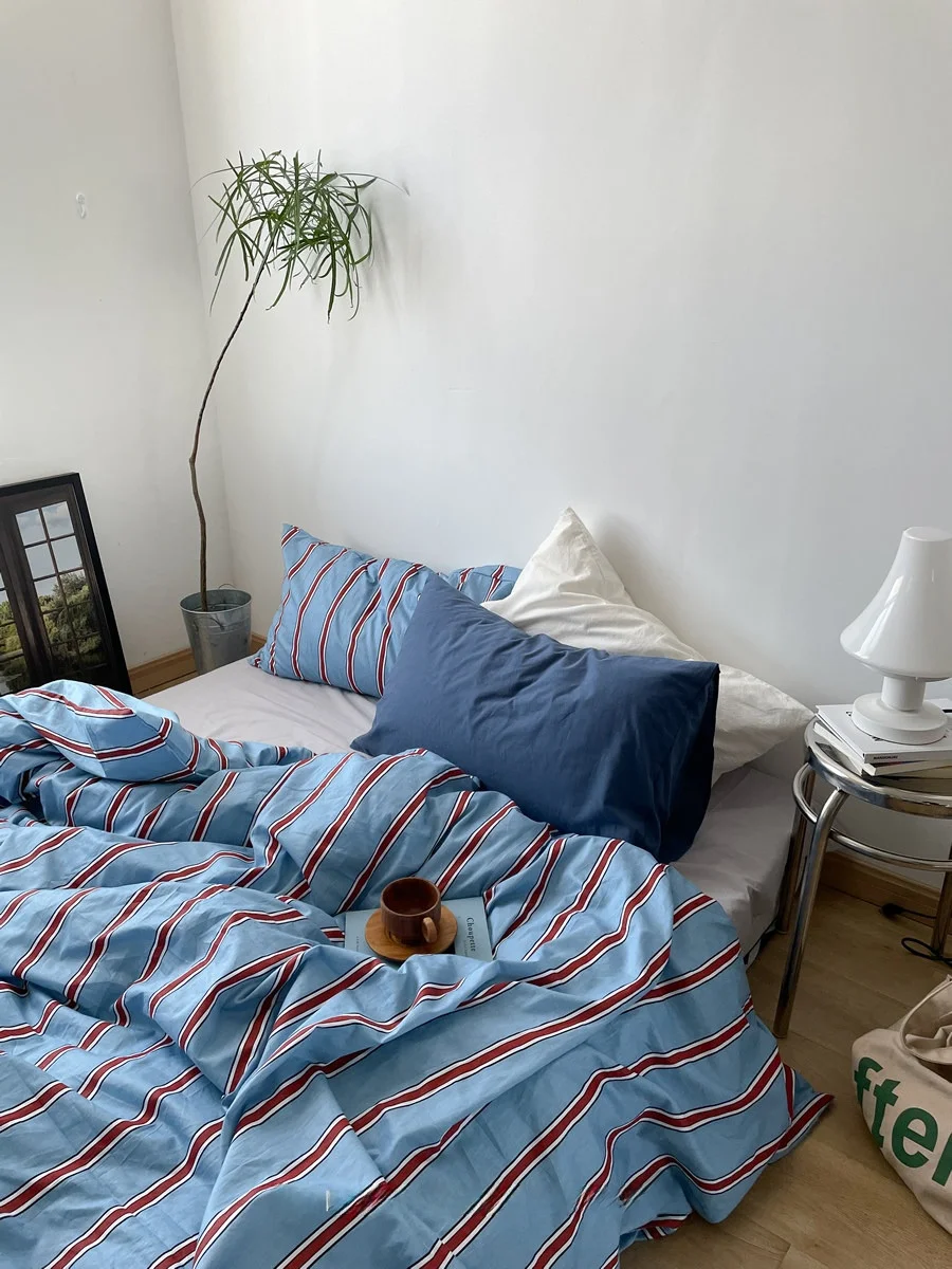 Simple Stripe Pure Cotton Bedding Set Dormi Tee-Piece eet Cover Duvet Cover Bed Canopy Sle for College Students
Simple Stripe Pure Cotton Bedding Set Dormi Tee-Piece eet Cover Duvet Cover Bed Canopy Sle for College Students