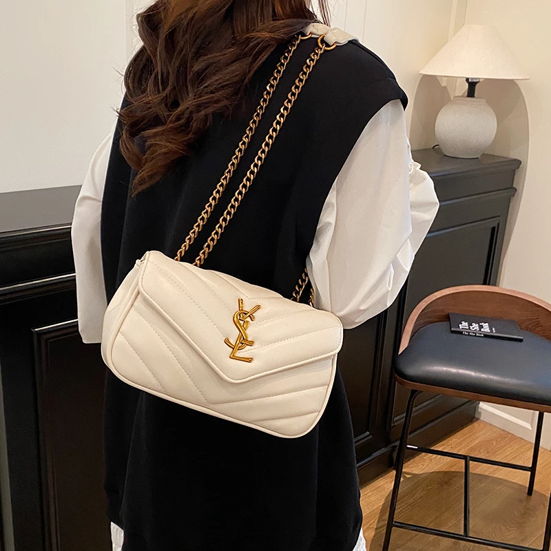 Chromatic Laminated Bag with Light Diffusing Surface and Magnetic Rotating Clasp for Business Meetings Capturing Minimalist
Chromatic Laminated Bag with Light Diffusing Surface and Magnetic Rotating Clasp for Business Meetings Capturing Minimalist