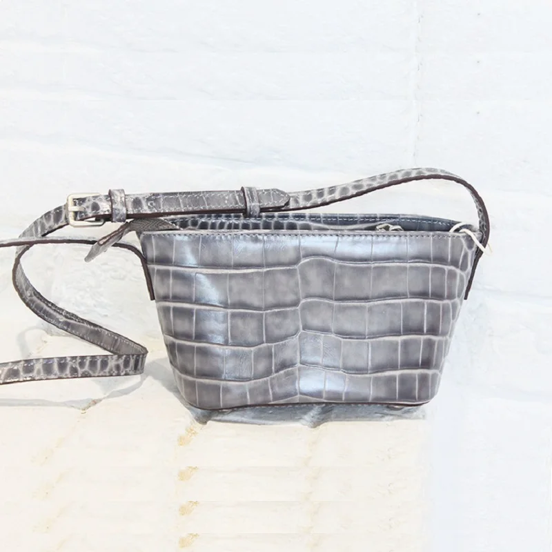 Retro Alligator Pattern Mini Crossbody Bag 2025 New Fashion Versatile Solid Purse Genuine Leather Small Shoulder Bag For Women
Retro Alligator Pattern Mini Crossbody Bag 2025 New Fashion Versatile Solid Purse Genuine Leather Small Shoulder Bag For Women