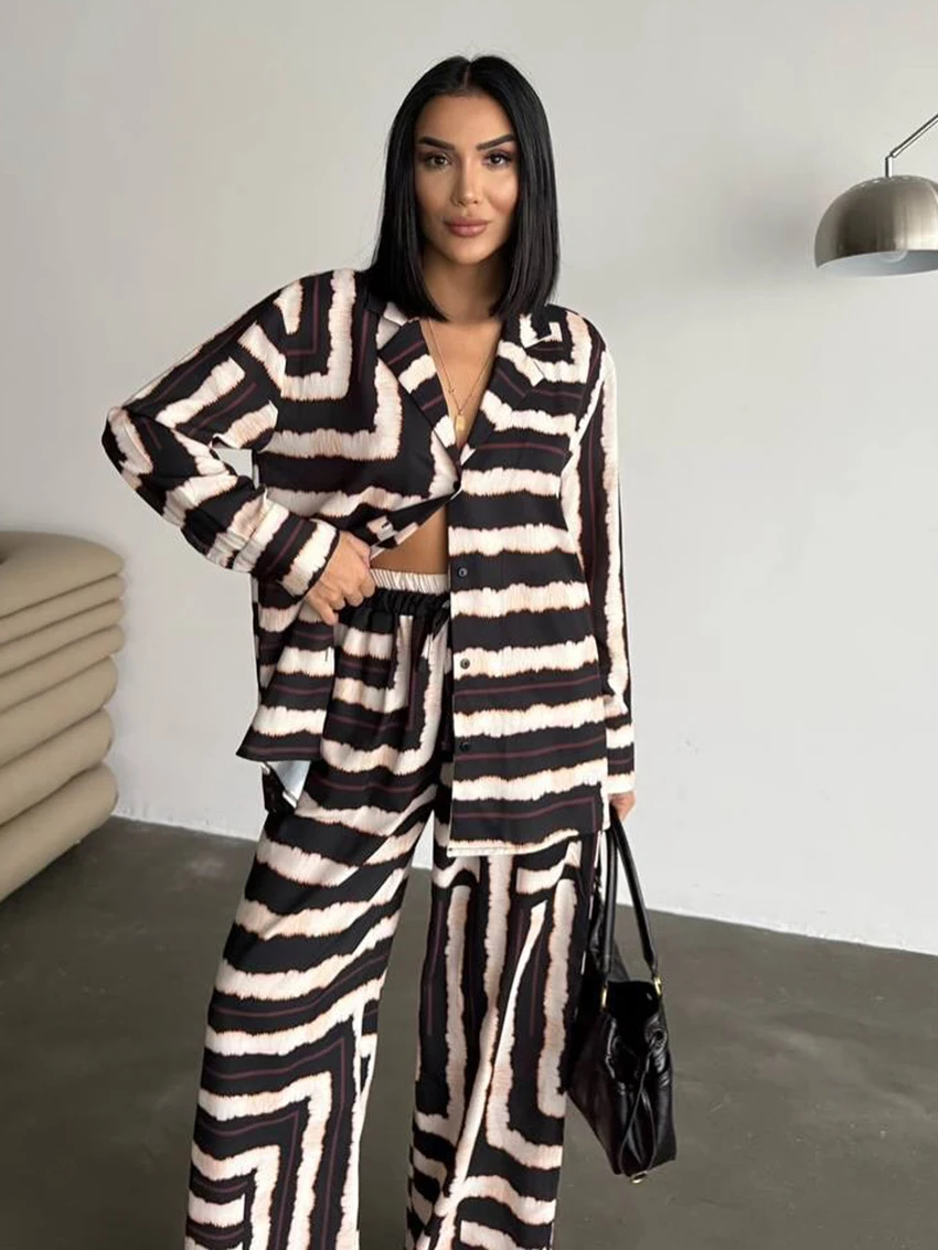 Marthaqiqi Loose Women Nightgowns Suit Turn-Down Collar Sleepwear Long Sleeve Pajamas Wide Leg Pants Fashion Ladies Nightie Set
Marthaqiqi Loose Women Nightgowns Suit Turn-Down Collar Sleepwear Long Sleeve Pajamas Wide Leg Pants Fashion Ladies Nightie Set