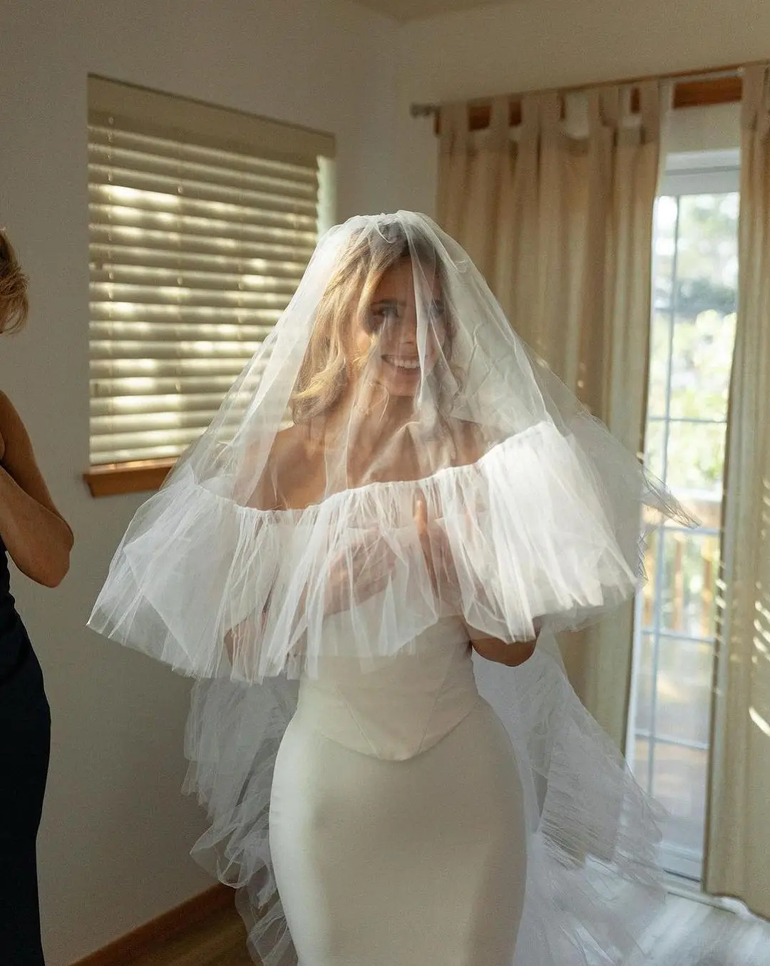 MMQ Bride Wedding Veil Long Detachable Blusher Veil Face Covering Veil velos de novia brillantes voile de mar M60
MMQ Bride Wedding Veil Long Detachable Blusher Veil Face Covering Veil velos de novia brillantes voile de mar M60