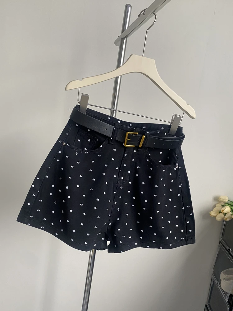 Sweet Cool Black Polka Dot Floral Denim Shorts Women Summer High Waist Wide Leg a Line Hot Pants Slimming Meat Hiding
Sweet Cool Black Polka Dot Floral Denim Shorts Women Summer High Waist Wide Leg a Line Hot Pants Slimming Meat Hiding