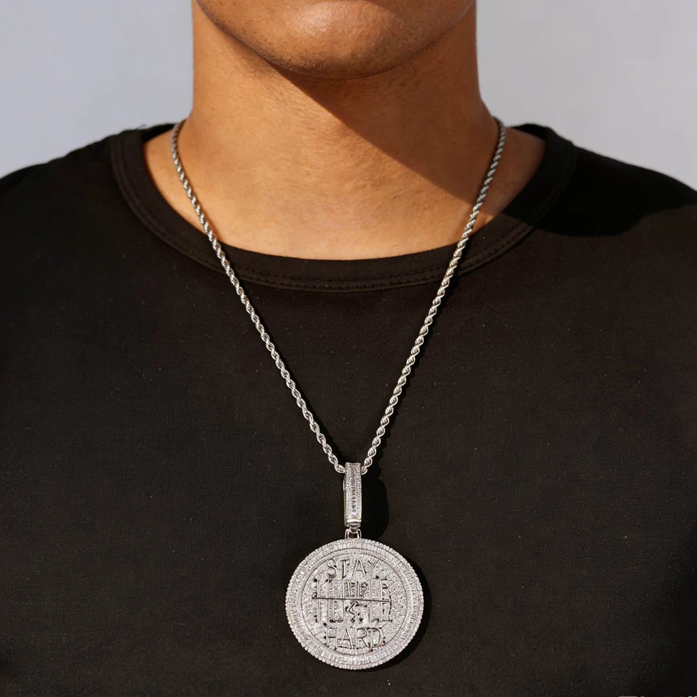 Геометрический круглый большой кулон ожерелье с блестящим цирконием Cz для мужчин модные ювелирные изделия в стиле хип-хоп
Геометрический круглый большой кулон ожерелье с блестящим цирконием Cz для мужчин модные ювелирные изделия в стиле хип-хоп