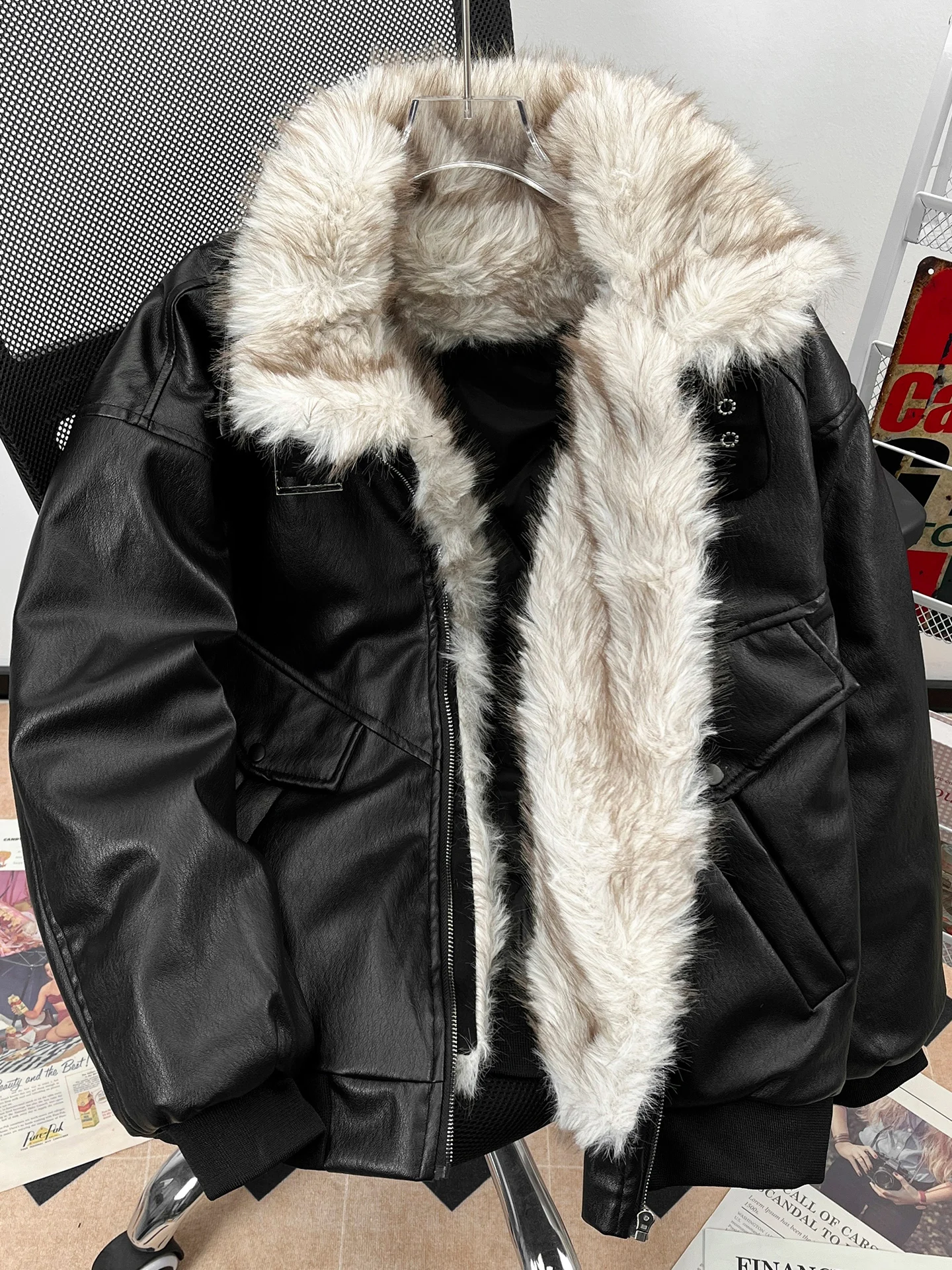 Мужская зимняя утепленная хлопковая куртка с меховым воротником в спортивном ретро-американском стиле, верхняя одежда из хлопка
Мужская зимняя утепленная хлопковая куртка с меховым воротником в спортивном ретро-американском стиле, верхняя одежда из хлопка