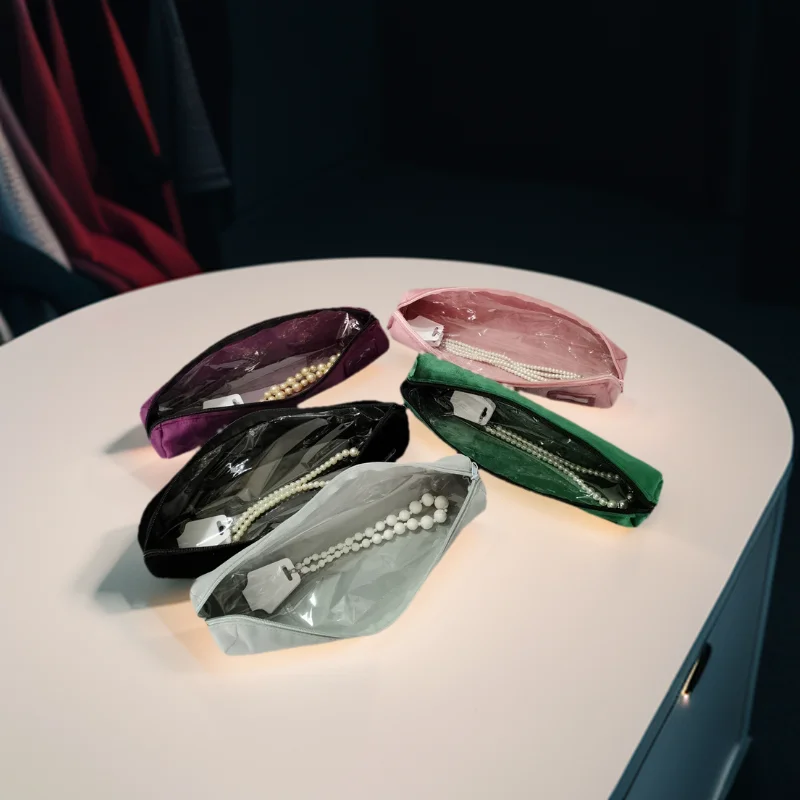 Portable Jewelry Storage Bag Travel Exhibitions Convenient Handheld Accessory Organizer for Pearls Necklaces And Sweater Chains
Portable Jewelry Storage Bag Travel Exhibitions Convenient Handheld Accessory Organizer for Pearls Necklaces And Sweater Chains