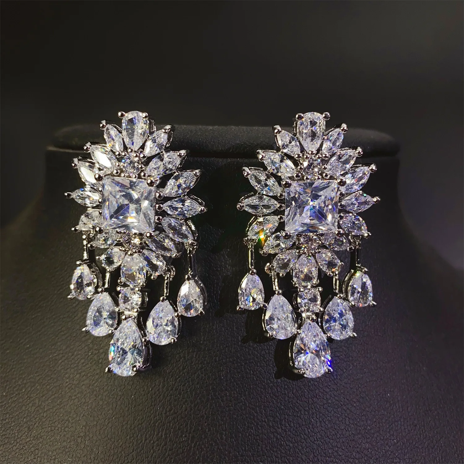 Wedding Bride Earrings White Zircon Flower Square Block Drop Dangle Earrings Women Dinner Party Luxury Jewelry Anniversary Gift
Wedding Bride Earrings White Zircon Flower Square Block Drop Dangle Earrings Women Dinner Party Luxury Jewelry Anniversary Gift