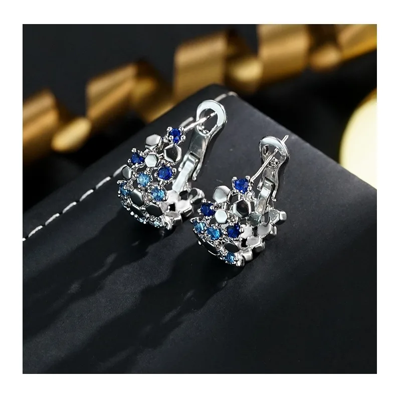 Simple Niche Design Micro-inlay High-end Temperament Earrings Fashionable and Exquisite Honeycomb Earrings
Simple Niche Design Micro-inlay High-end Temperament Earrings Fashionable and Exquisite Honeycomb Earrings